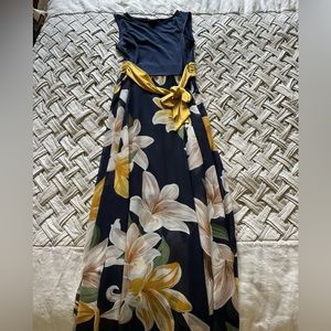 Floral sleeveless maxi dress. Size M